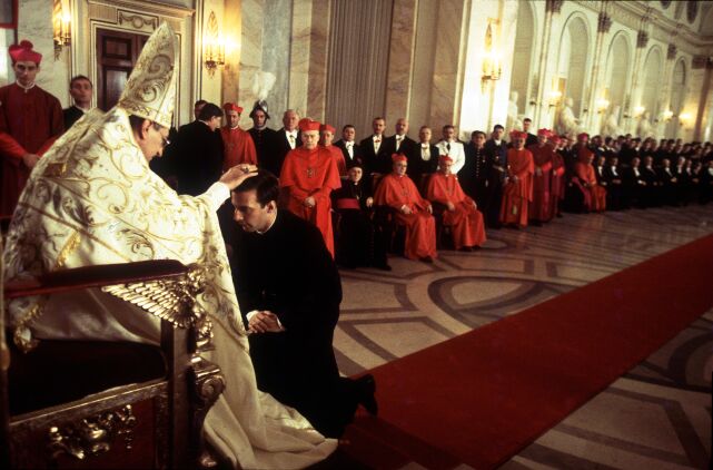 Marcel Iures en Pie XII bénit Mathieu Kassovitz dans "AMEN" de Costa-Gavras (2002)