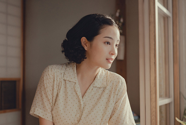 "Lumière pâle sur les collines" de Kei Ishikawa